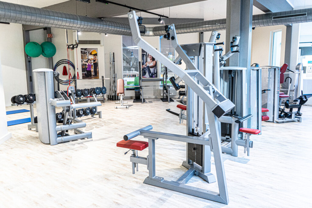 Kraftgerät für gezieltes Gerätetraining im Asklepios Medical Fitness